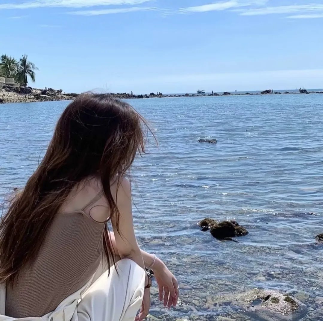 穿着旗袍的女孩